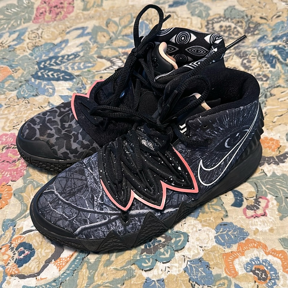 Nike Kyrie, size 6.5 Youth, EUC